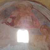 Qui Dio � ben evidente con il suo mantello rosso, affiancato sulla sinistra da Maria (della quale � rimasta solo parte dell'aureola) e sulla destra da San Giovanni Battista